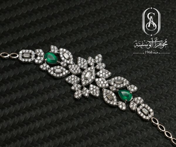 طقم ذهب أبيض عيار 18 قيراط أنيق للسيدات بحجر أخضر - Image 3